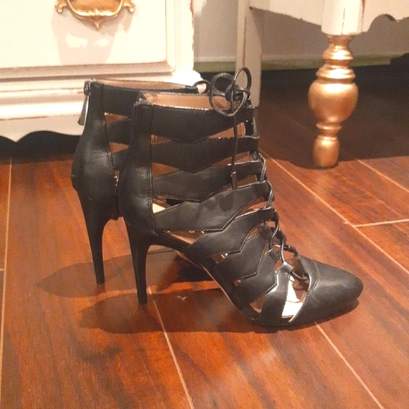 BCBGMaxAzria Shoes - BCBG MAXAZARIA  black leather booties